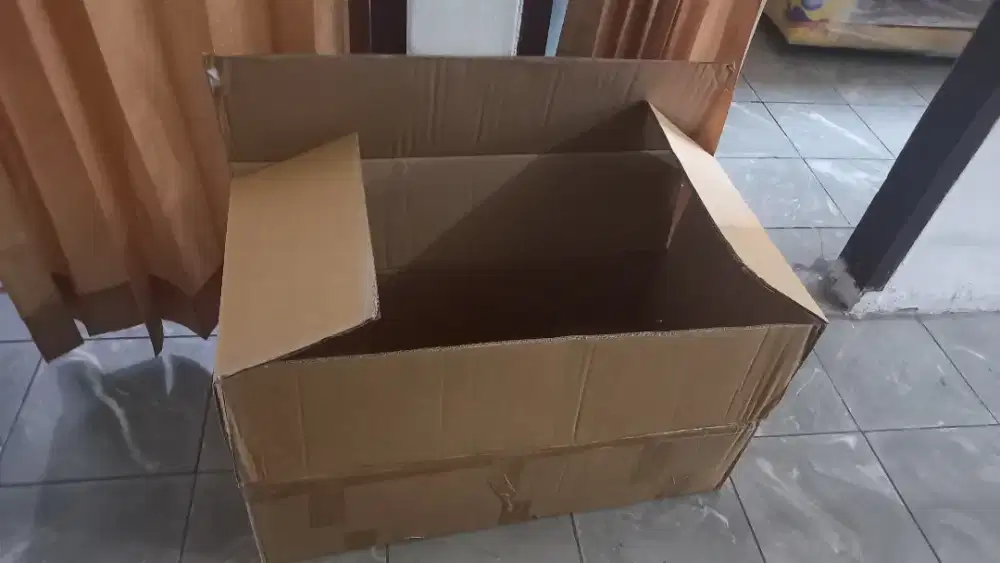Kardus bekas tebal