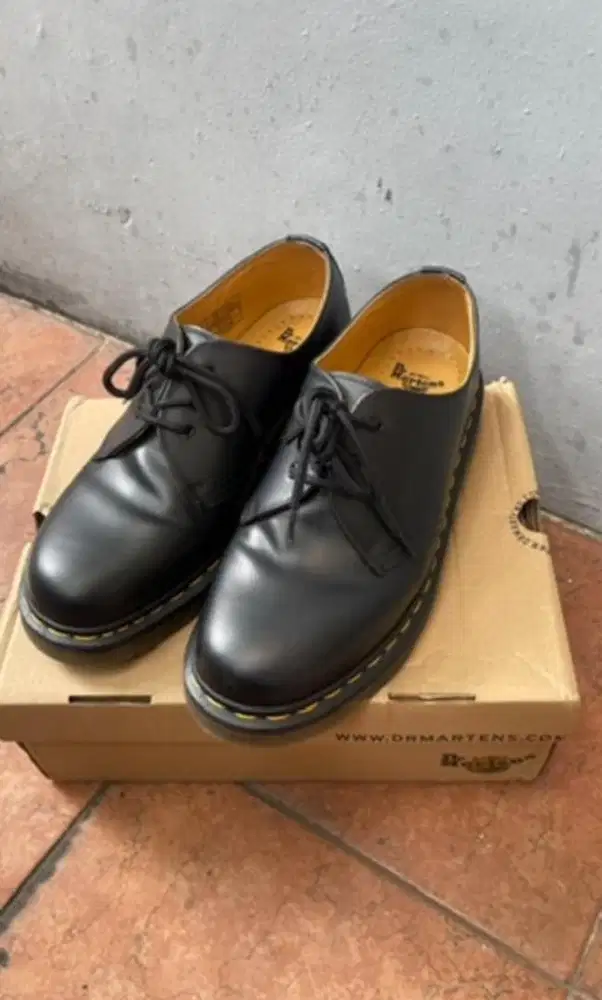 Sepatu pantofel hitam Docmart 1461 black smooth