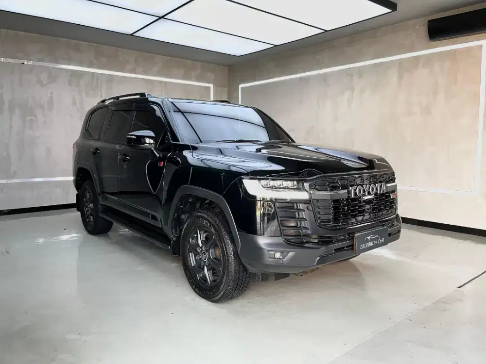 KM 19.000 an Toyota Land Cruiser 300 GR-S 4x4 AT 2023