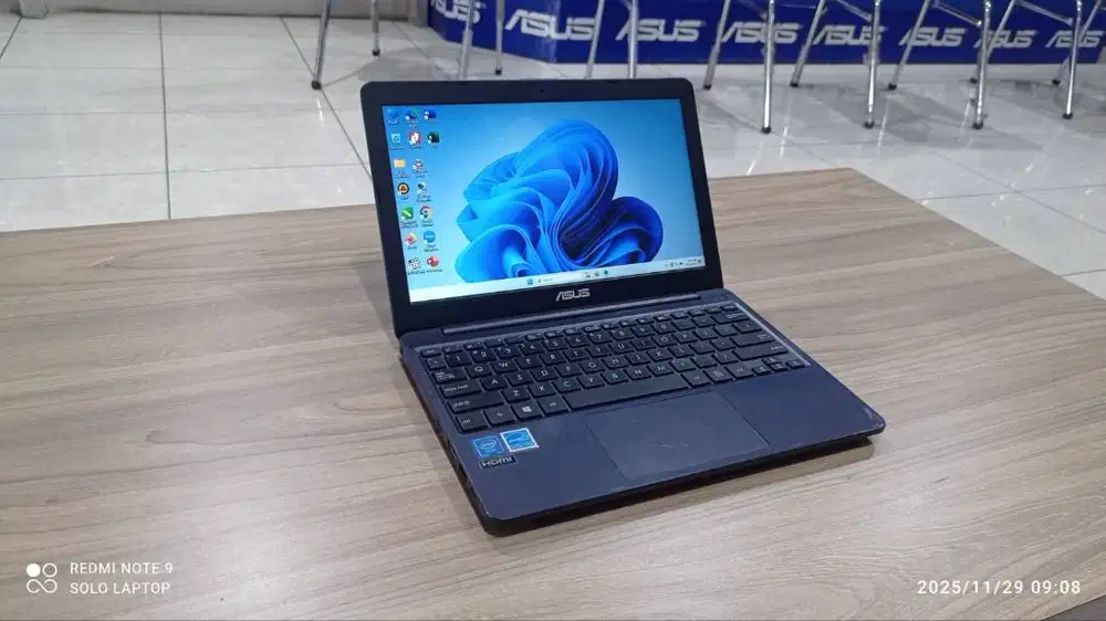 ASUS E203 MA INTEL N4000 RAM 4GB SSD 256 GB KINERJA CEPAT MULUS