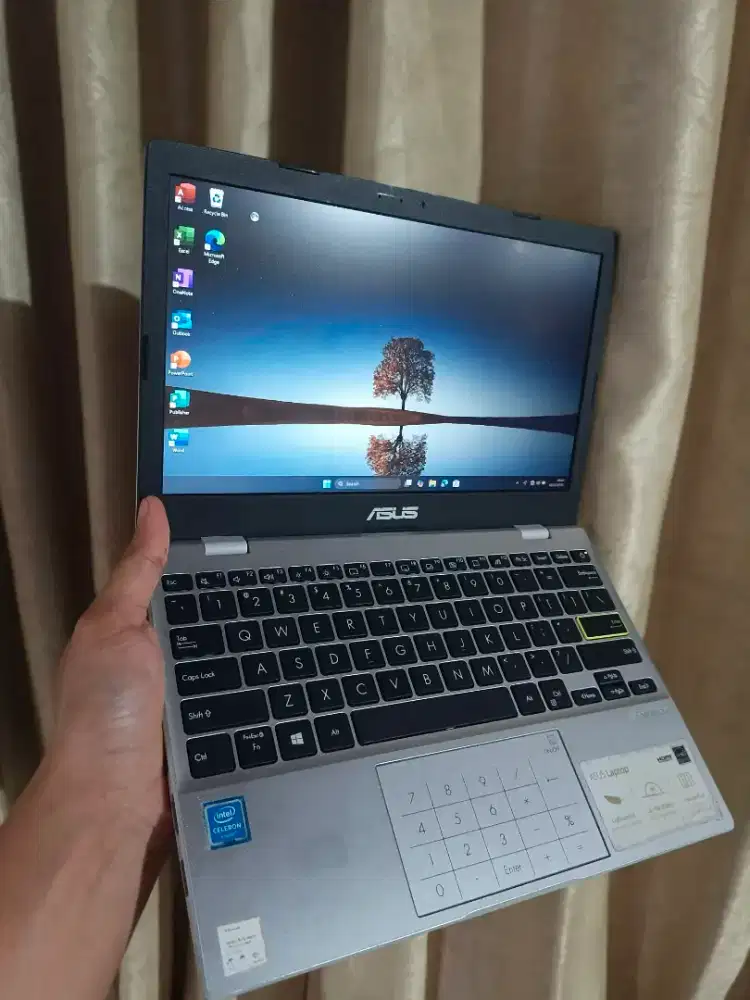 Laptop asus vivobook E210M
