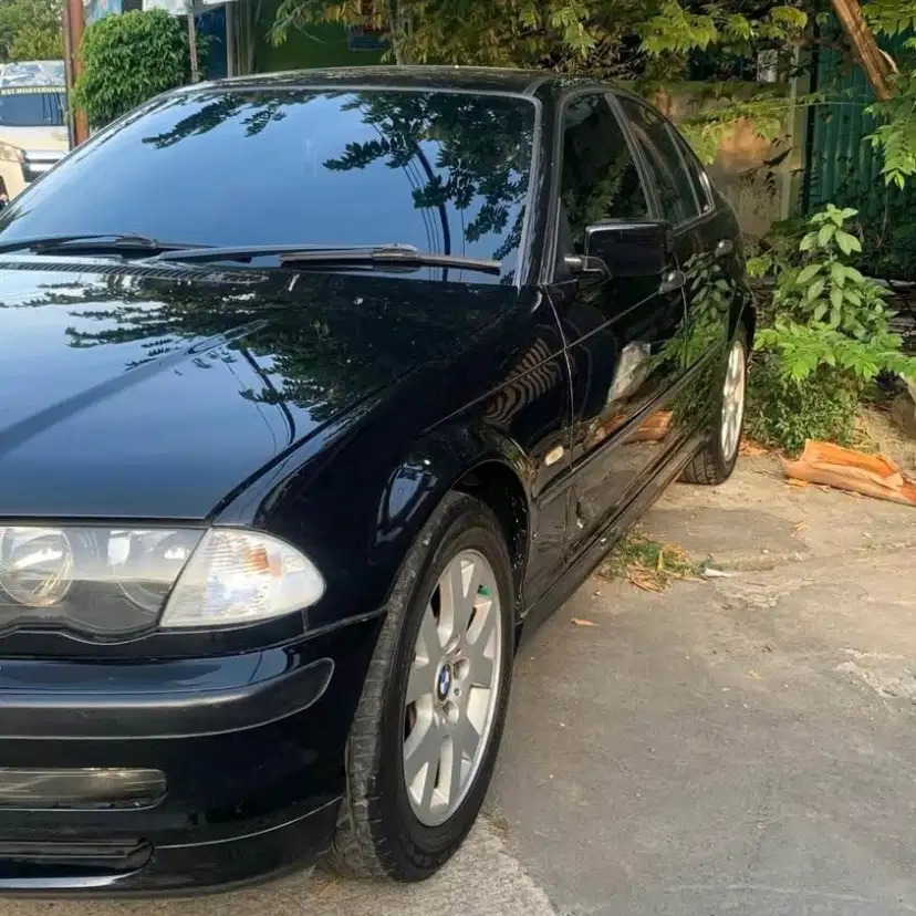 BMW 318i 2002 Bensin