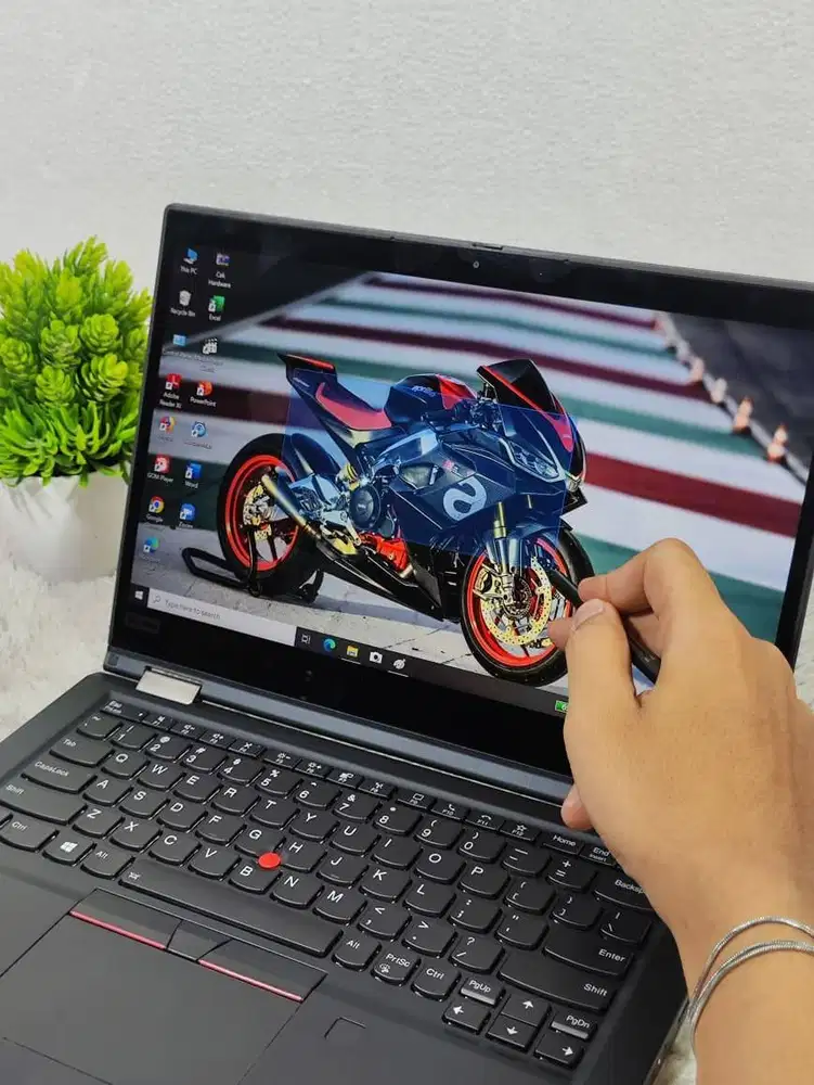 Lenovo Thinkpad X13 Yoga Touchscreen bisa jadi tablet
