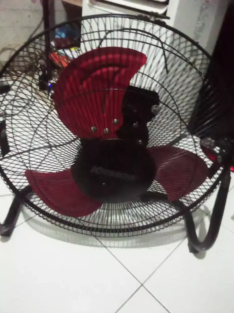 Dijual kipas angin duduk 16 incy merk Kris bow mls seperti baru normal