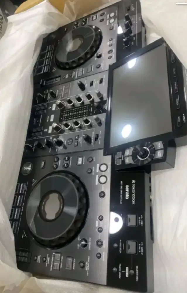 Alat DJ pioneer XDJ RX3