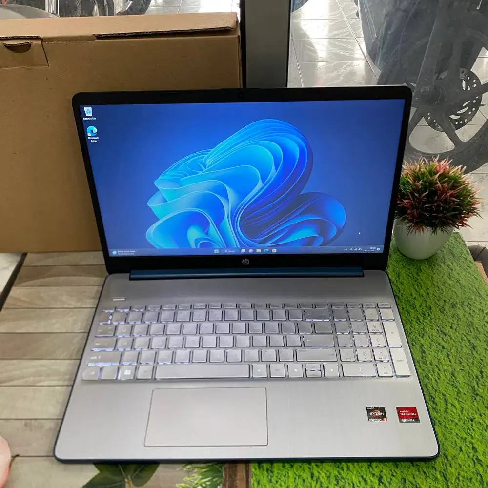 HP 15-EF2126WM Ryzen 5-5500U RAM 8GB SSD 512GB 15,6 FHD Windows 11