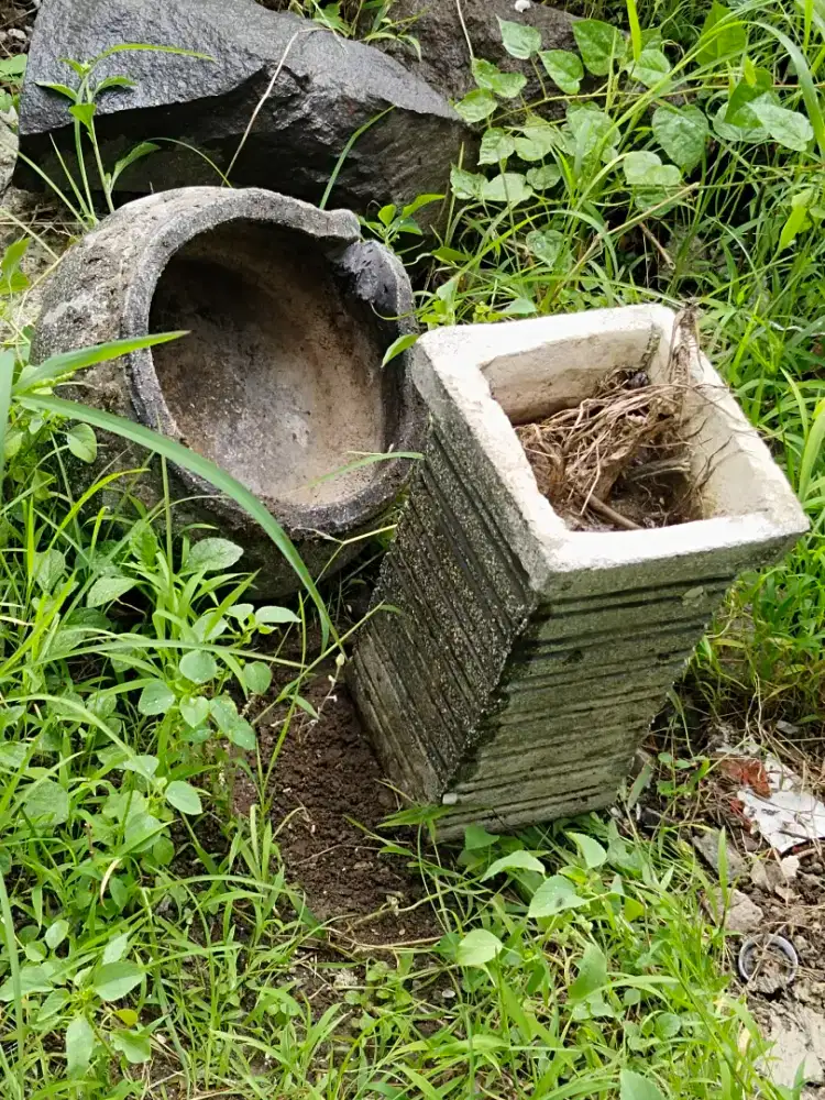 Hiasan taman batu dan pot air
