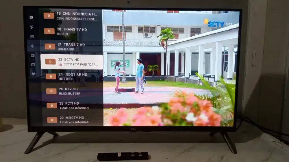 Tv LED tcl Google tv 32inchi likenew