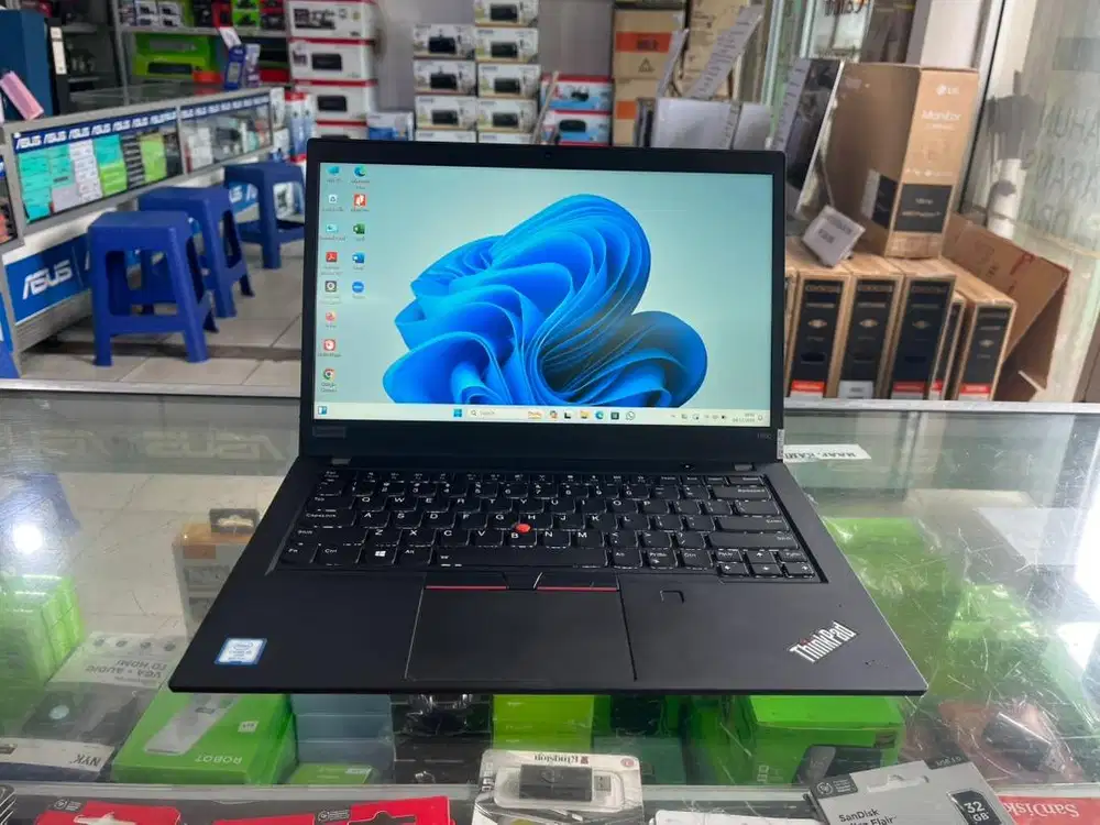 Laptop Lenovo Thinkpad i5 gen8 Ram 8gb ssd 256gb Touchscreen