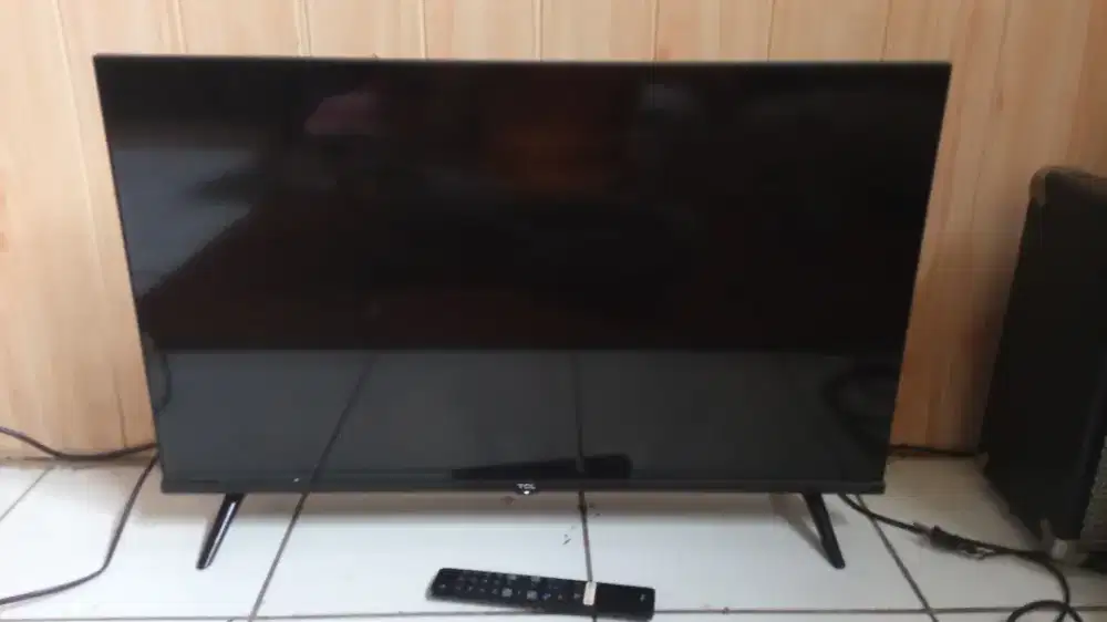 Tv LED tcl android digital 32inchi likenew