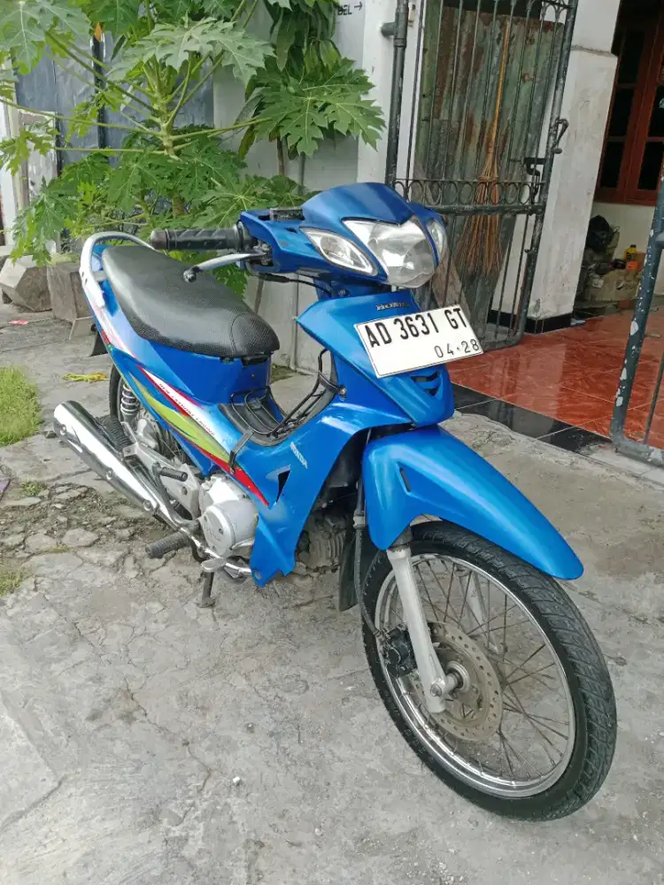 Honda karisma warna biru
