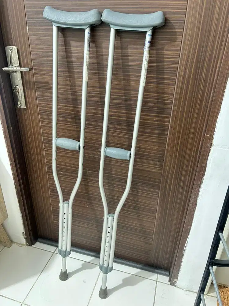 dijual tongkat medis sepasang