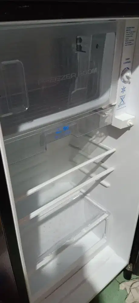 Di jual kulkas 1 pintu mulus