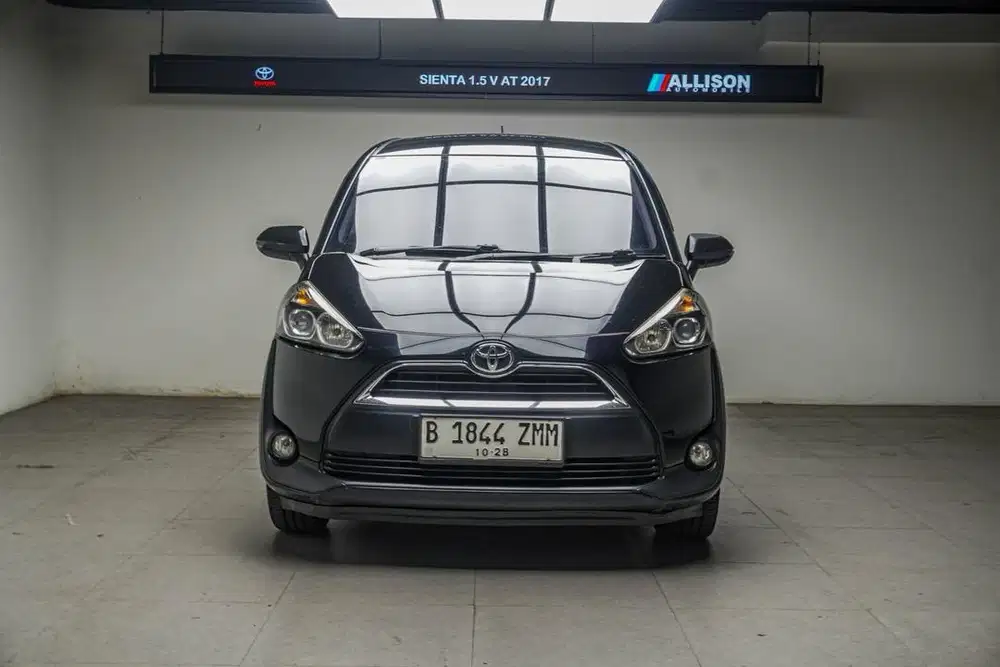 Toyota Sienta 1.5 V AT 2017