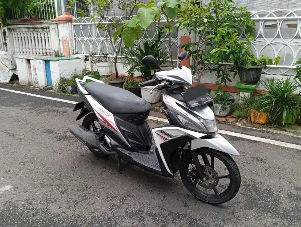 Di jual cepat Yamaha Mio Z Thn 2016 Silver BU. 7 juta nego tipis
