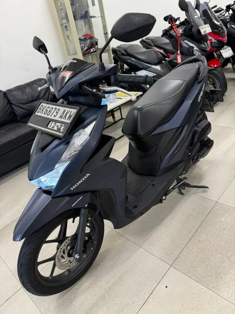 Honda Beat Deluxe tahun 2022 warna Biru Dop Bit 110 CC Matic Irit Blue
