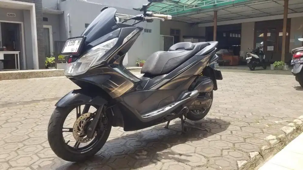 Pcx cbu build up hitam