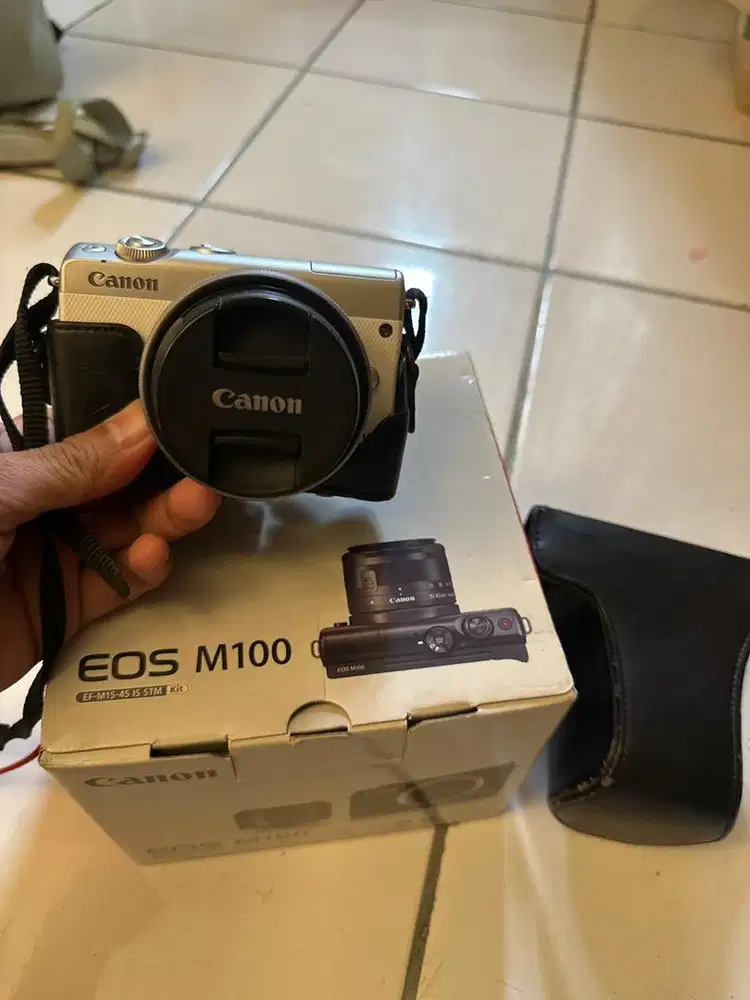 Camera Canon M100