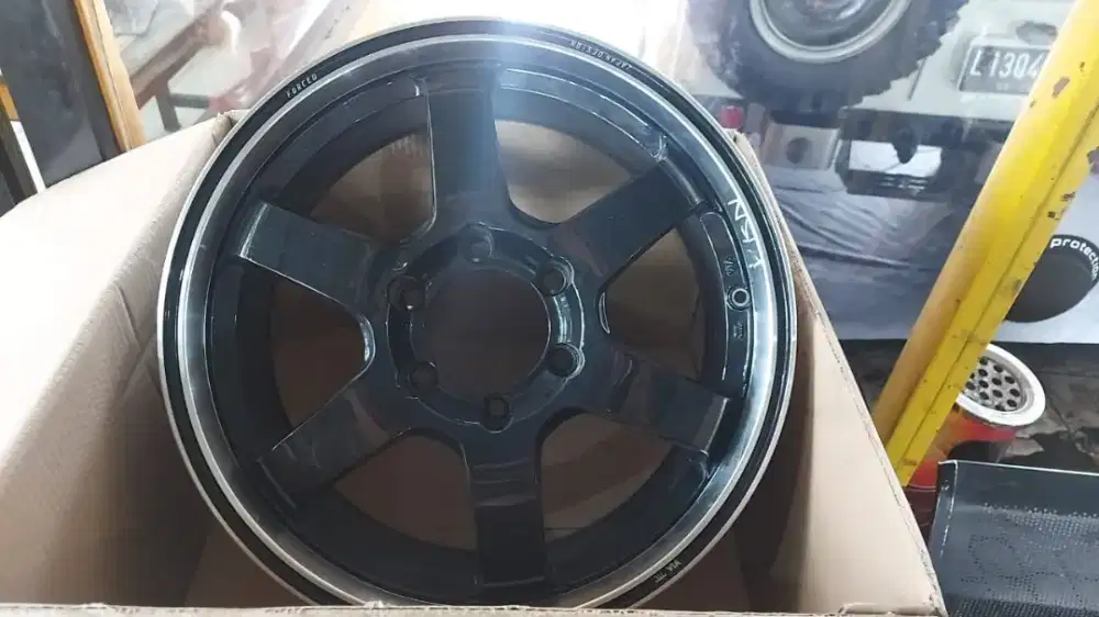 Dijual 1 Set velg R 18 (6x 139,7 ET 44)+ban Yokohama THN 2025 R18