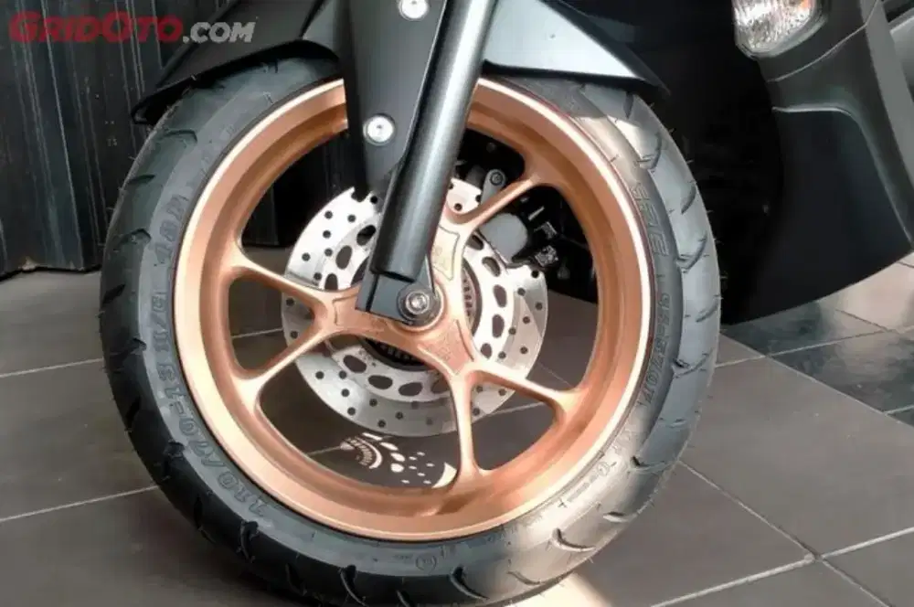 Velg dan Ban New Nmax (depan dan belakang)