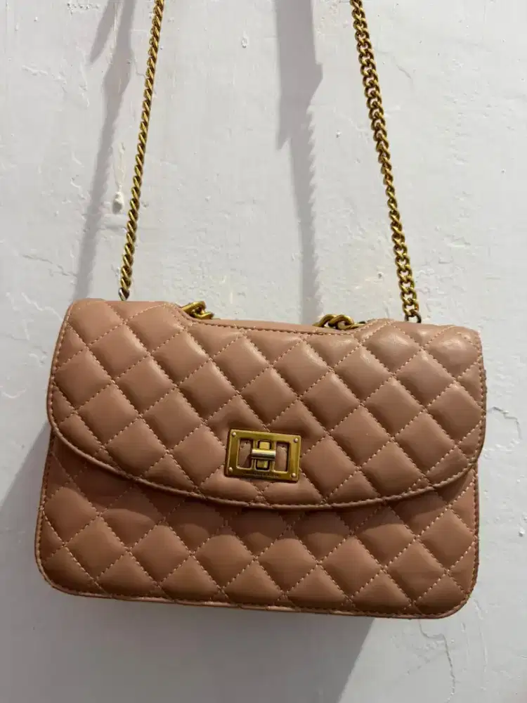 Preloved tas Charles & Keith original