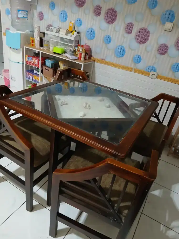 MEJA MAKAN 4 KURSI BAHAN JATI NGORA