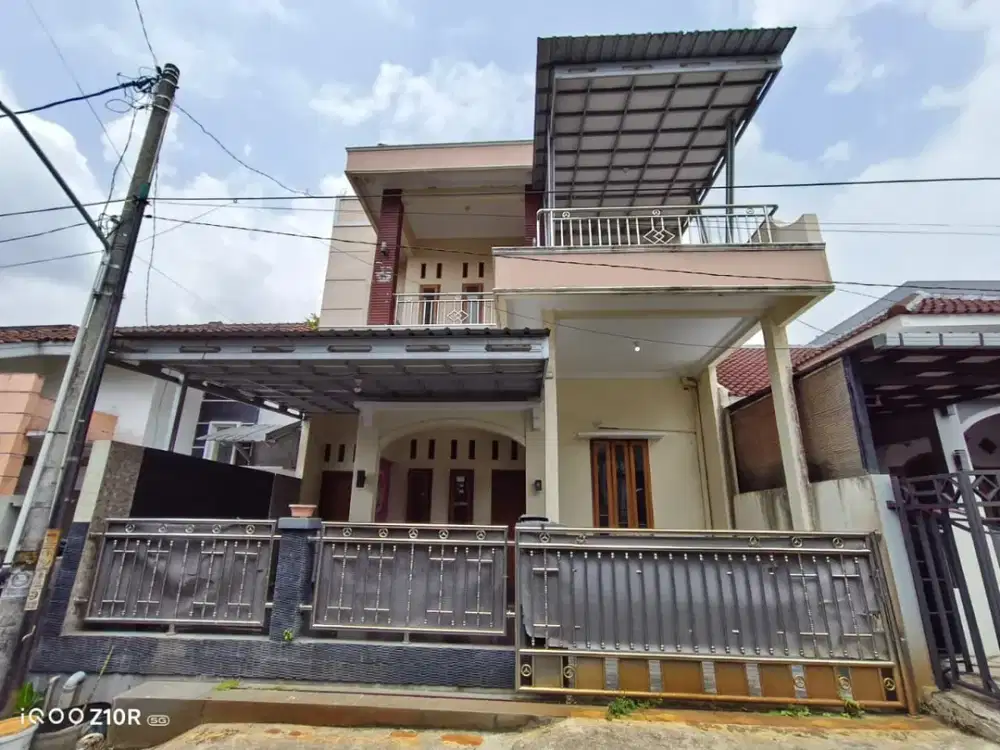 Rumah 2 Lantai Kusen Jati Dekat Stasiun Purwokerto