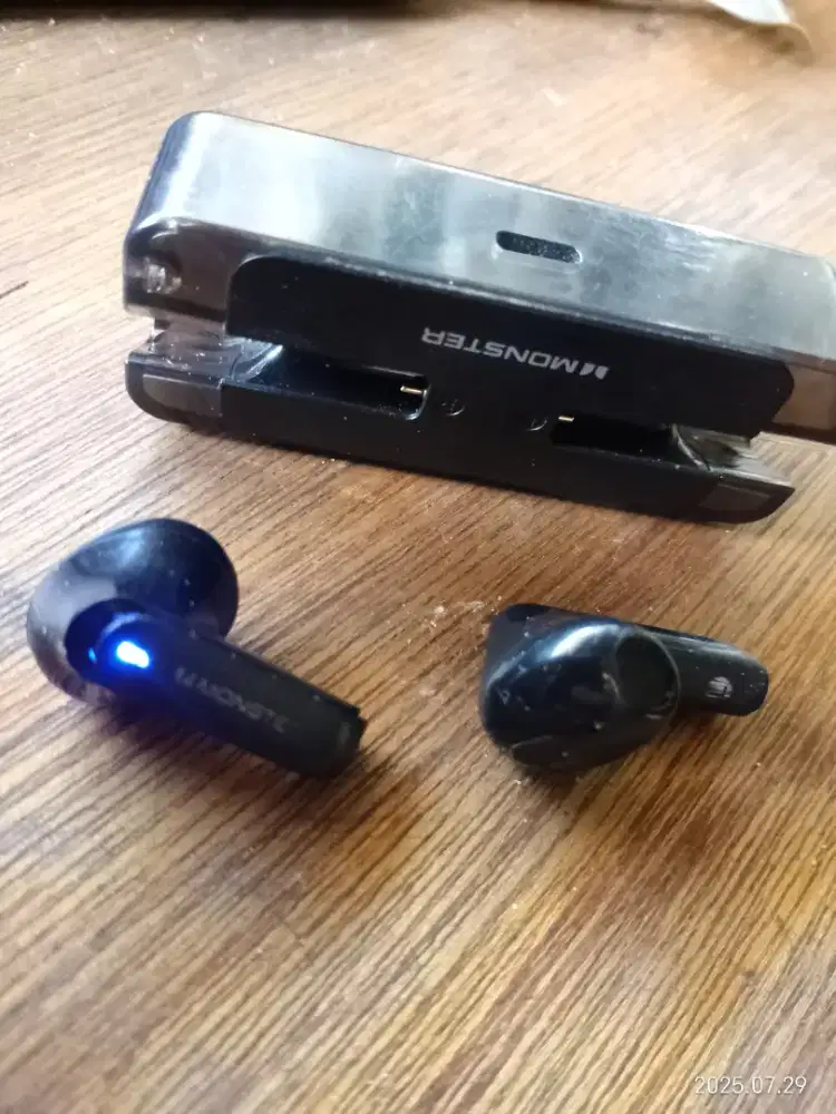 Headset bluetooth monster