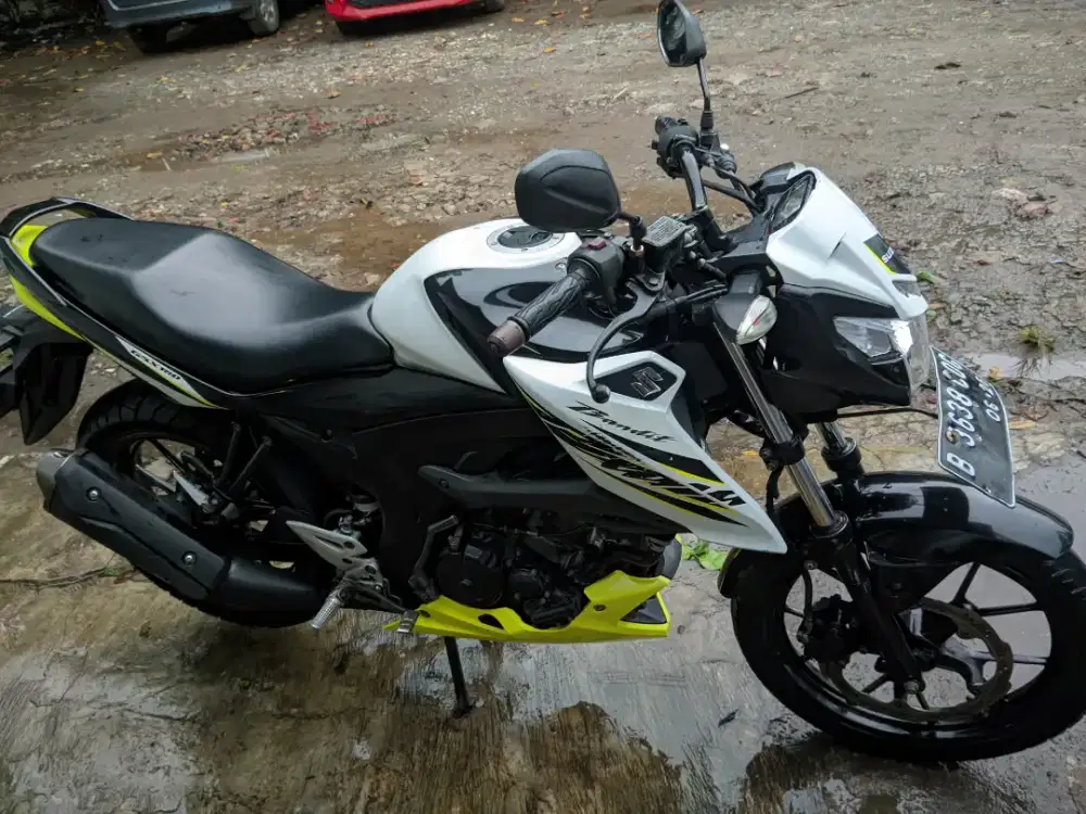 Suzuki bandit 2018 warna putih kuning