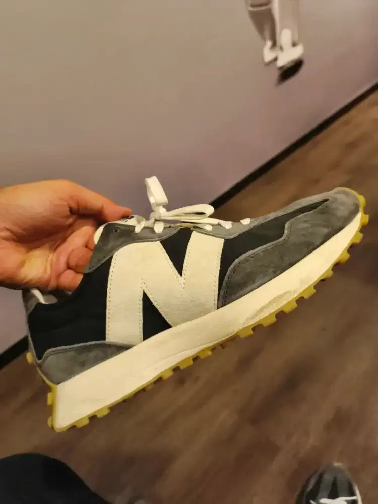 Sepatu new balance 327 size 44