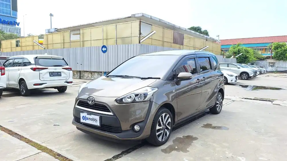 Pajak Panjang - Toyota Sienta 1.5 V Bensin-MT 2016