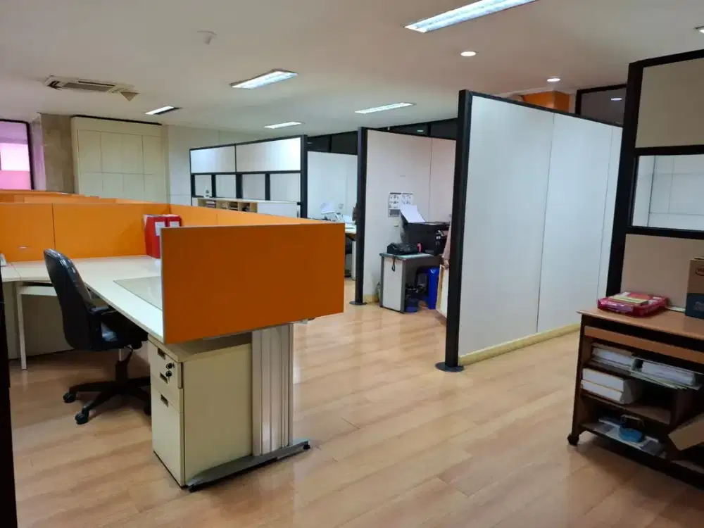 Disewakan Gedung Kantor Gajah Mada