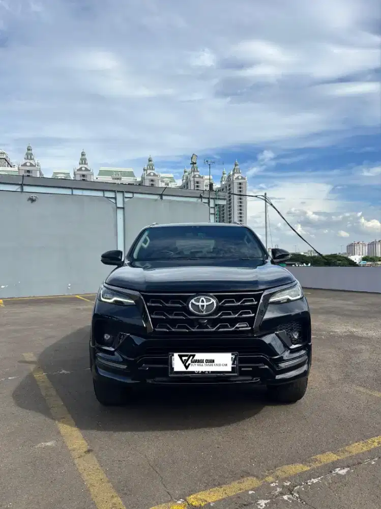 Toyota Fortuner 2.4 VRZ GR Sport 4x2 Facelift Diesel AT 2022 Hitam