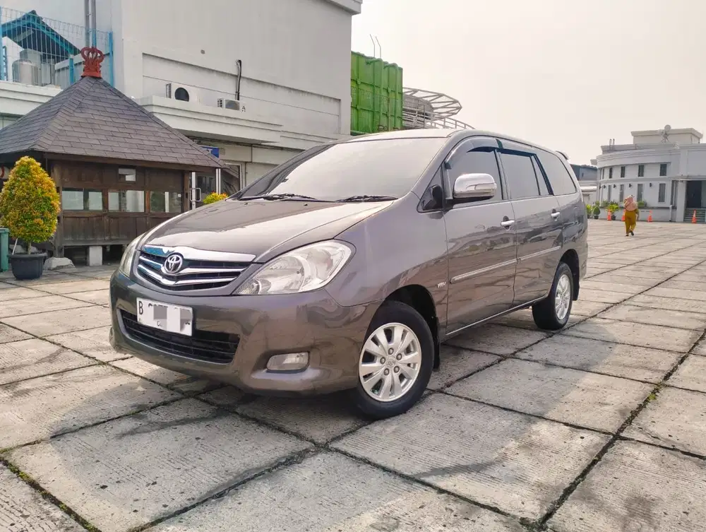 Toyota Kijang Innova 2011 Bensin