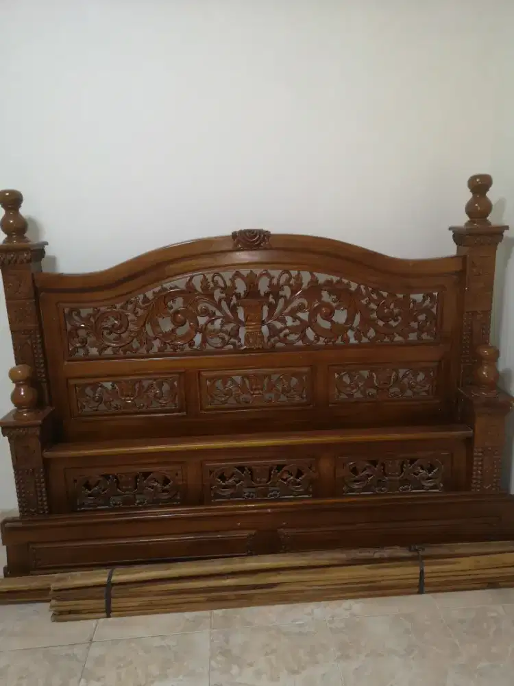 Tempat Tidur Kayu Jati 180 cm x 200 cm