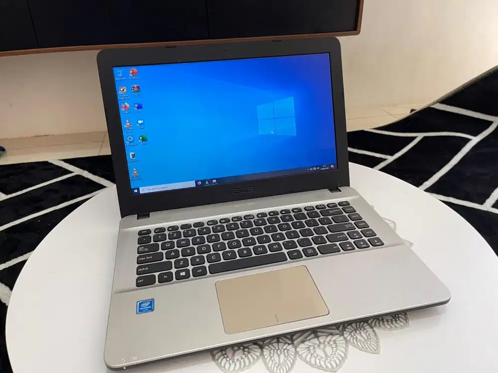 Laptop asus slim 14 inci
