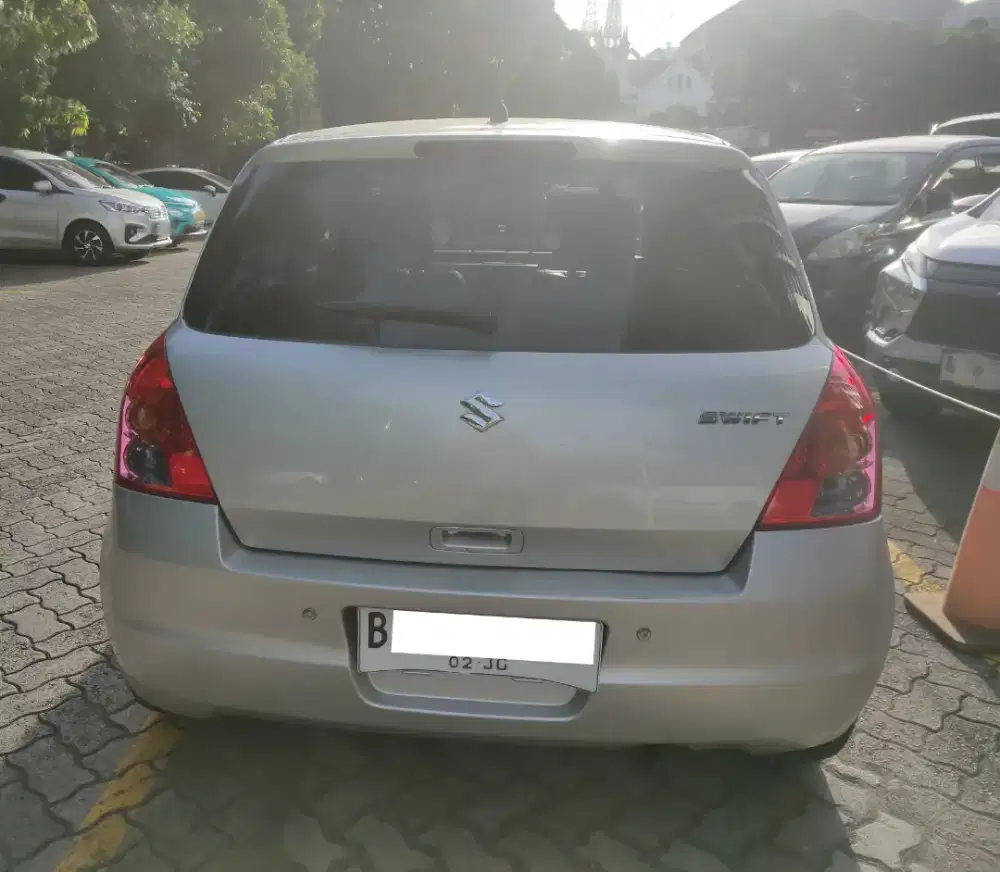 Dijual Suzuki Swift ST 1.5 AT Silver 2010