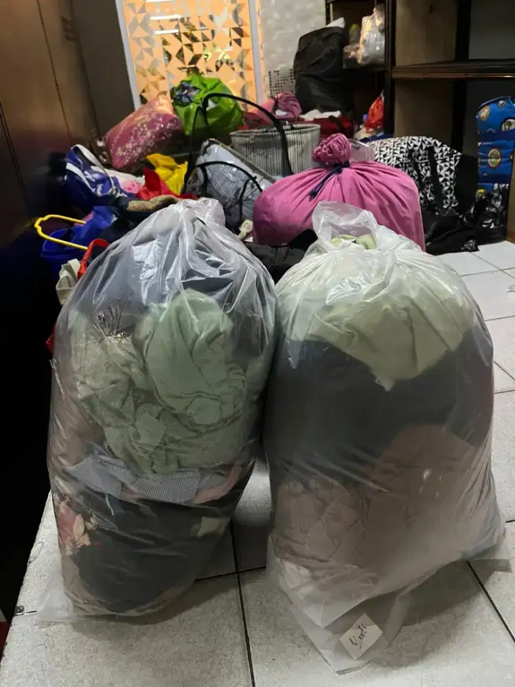 Pegawai Laundry (bagian setrika uap/listrik)