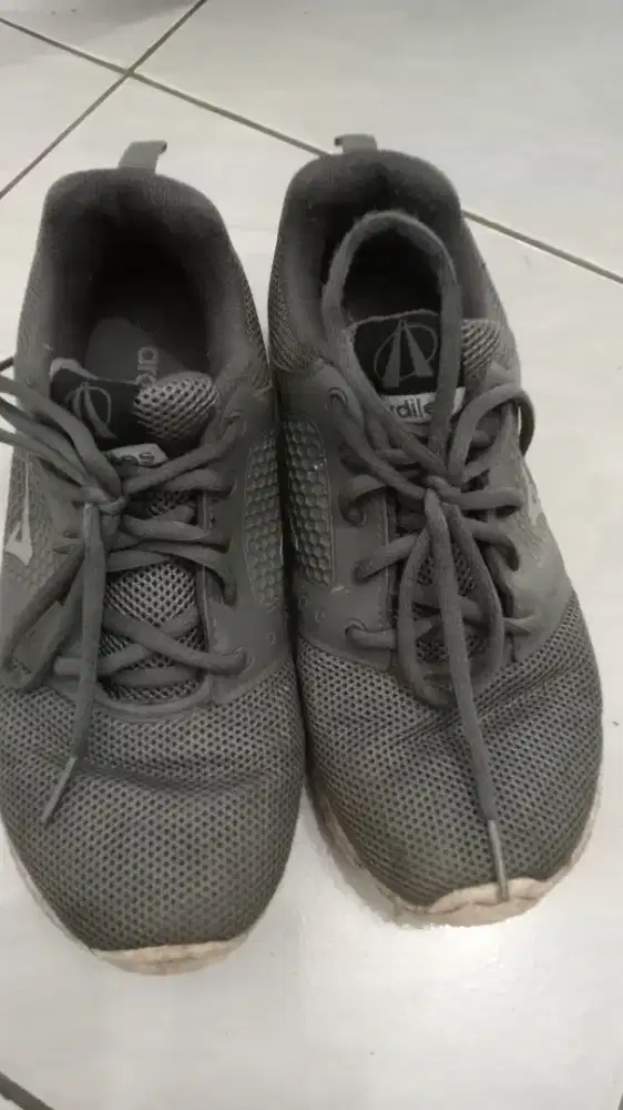 Sepatu Olahraga wanita