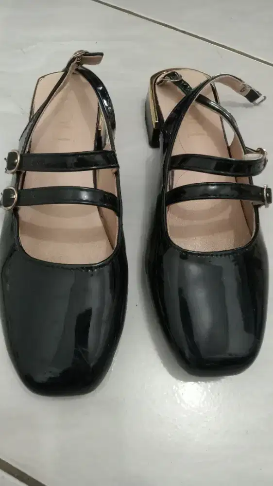 Sepatu Wanita Hitam