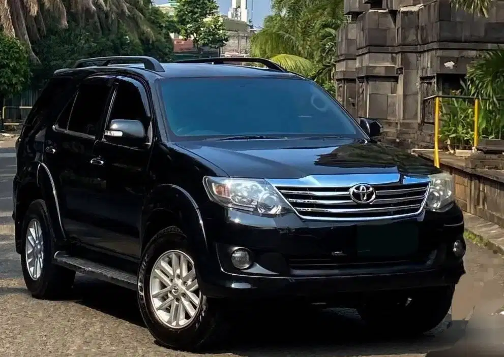 Fortuner G M/T 2012 Hitam Termurah