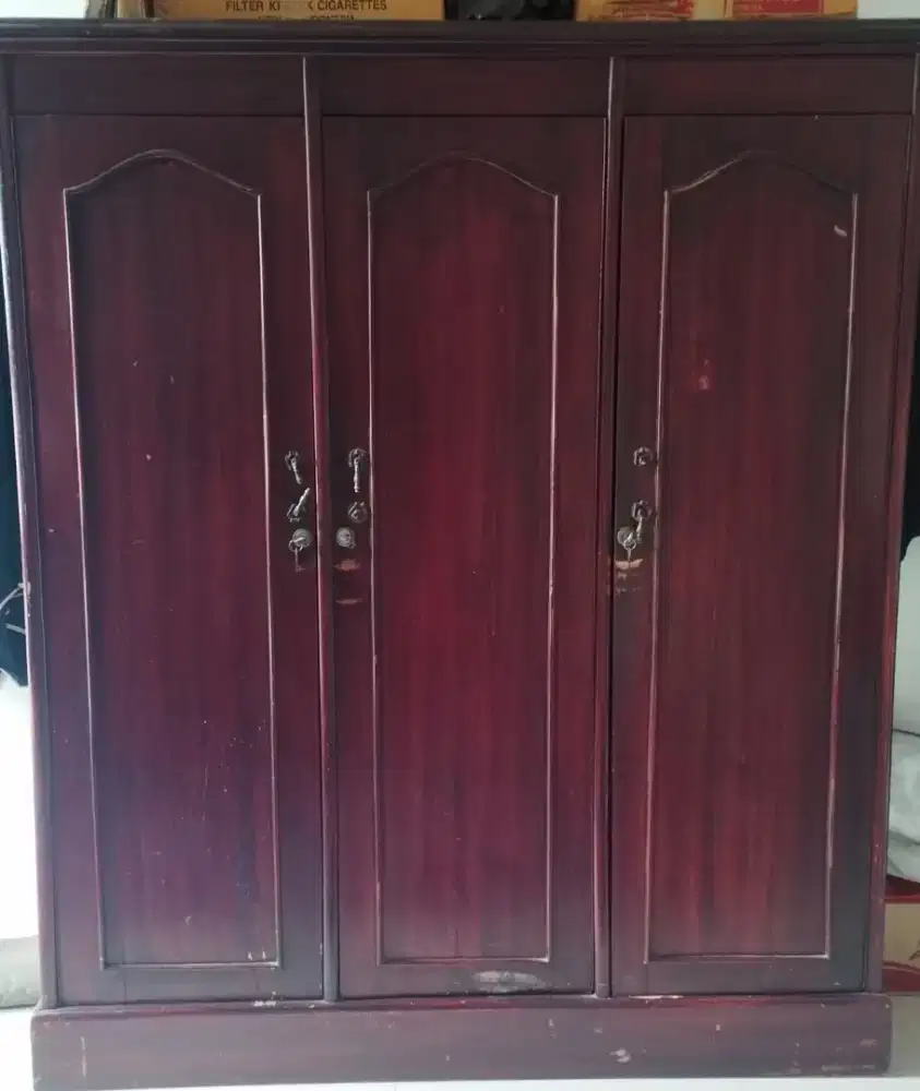 DIJUAL LEMARI, MEJA MAKAN, MEJA RIAS JATI obral edisi pindahan