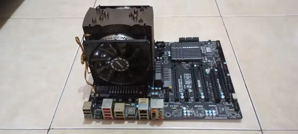 GA-990FXA-UD3 AMD Phenom II X6 1055T Tower Heatsink