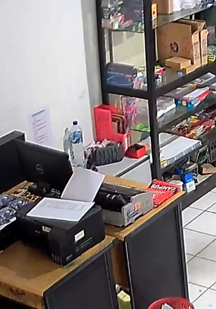 Pengembangan pasar dan membantu pekerjaan administrasi umum.