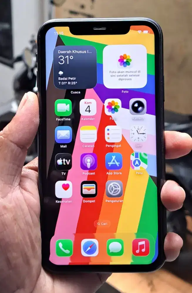 Iphone 11 64gb resmi ibox hp sama dus