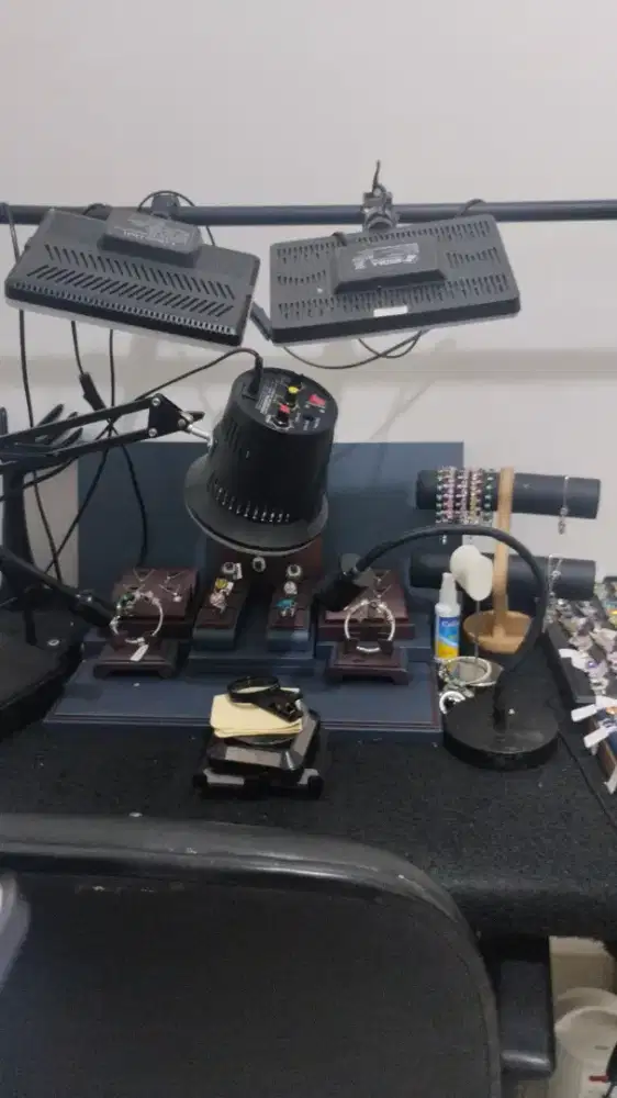 We are looking for HOST LIVE