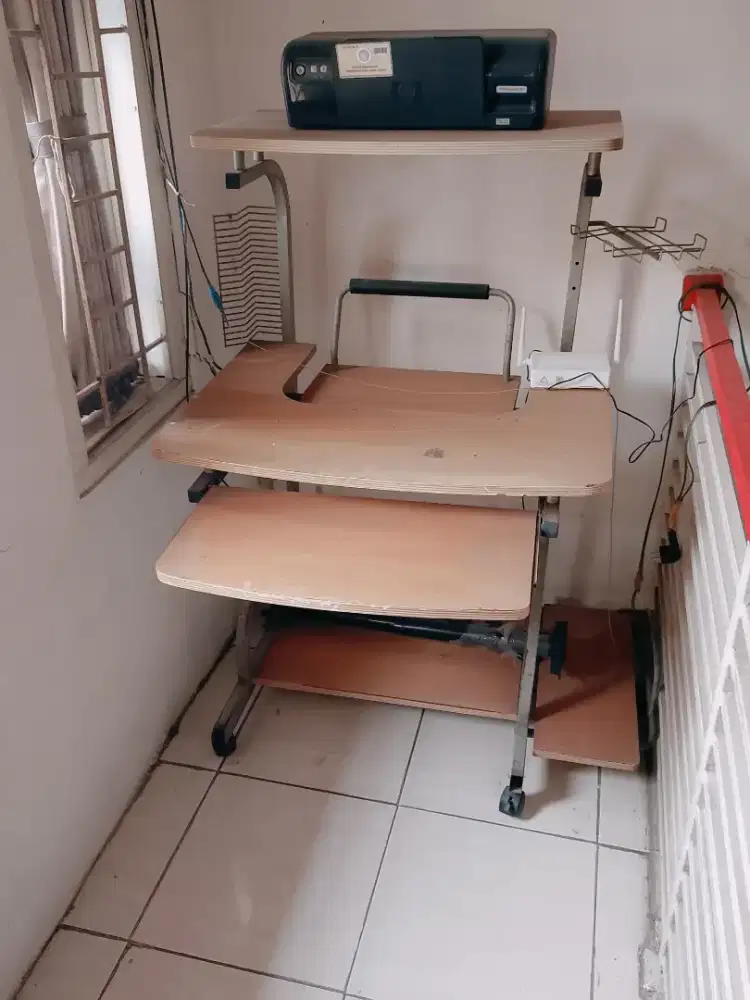 Dijual murah meja komputer