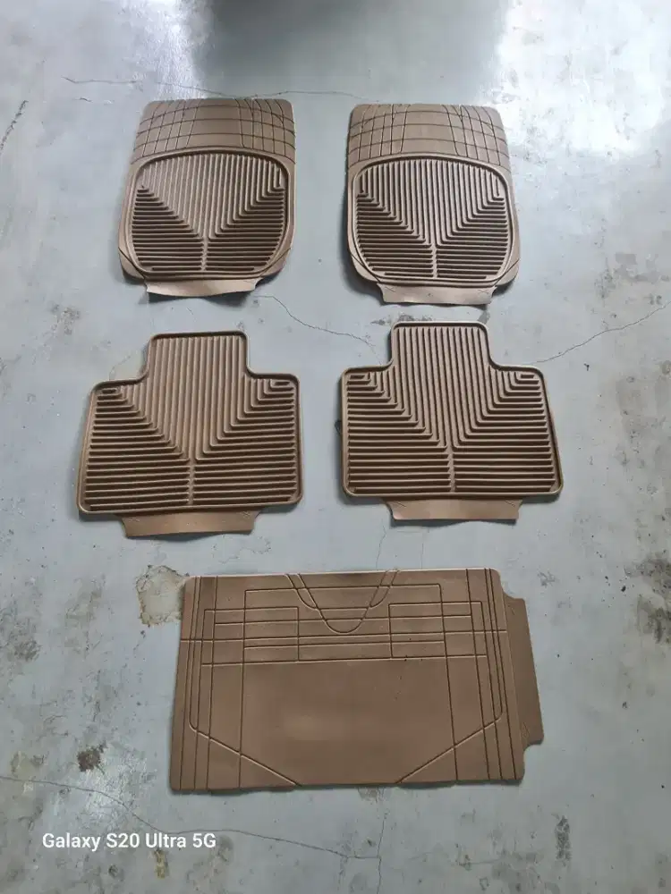 Karpet Karet Mobil 3 Baris
Universal Bahan Tebal