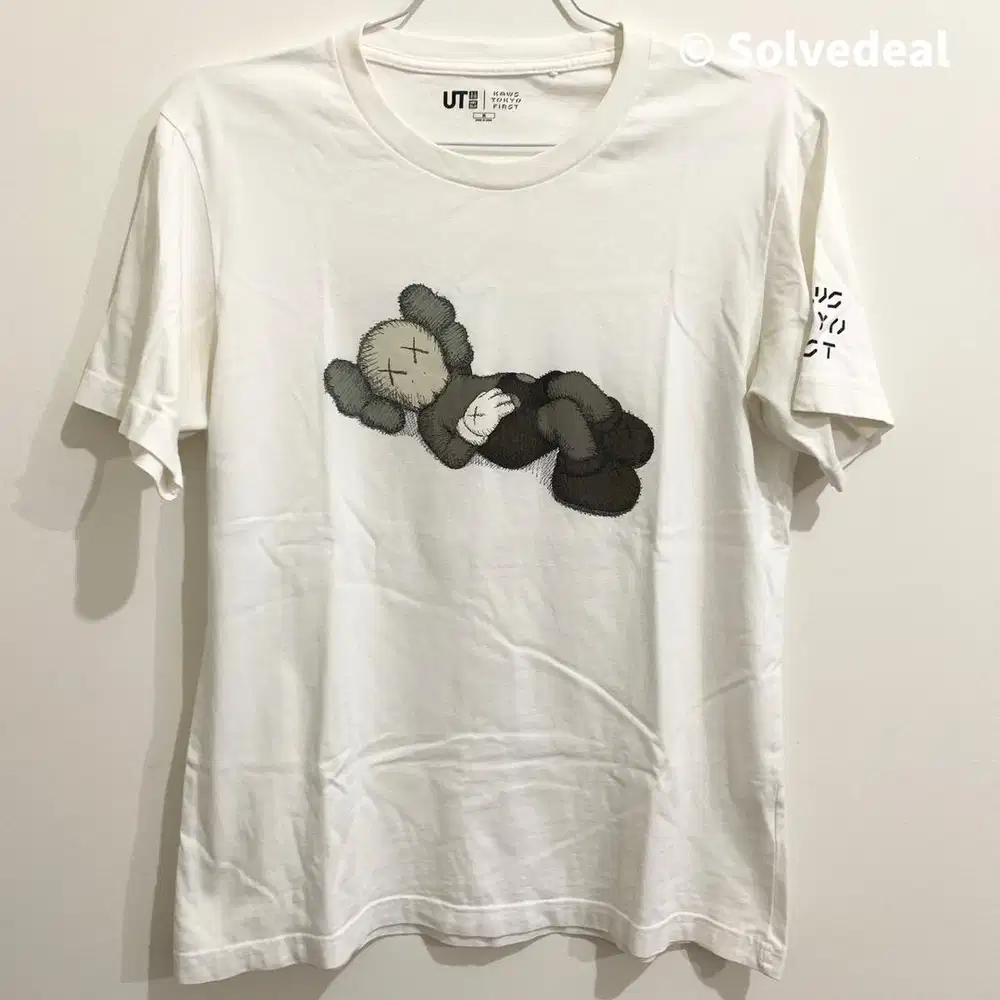 Kaos Uniqlo Kaws Tokyo First Japan Putih