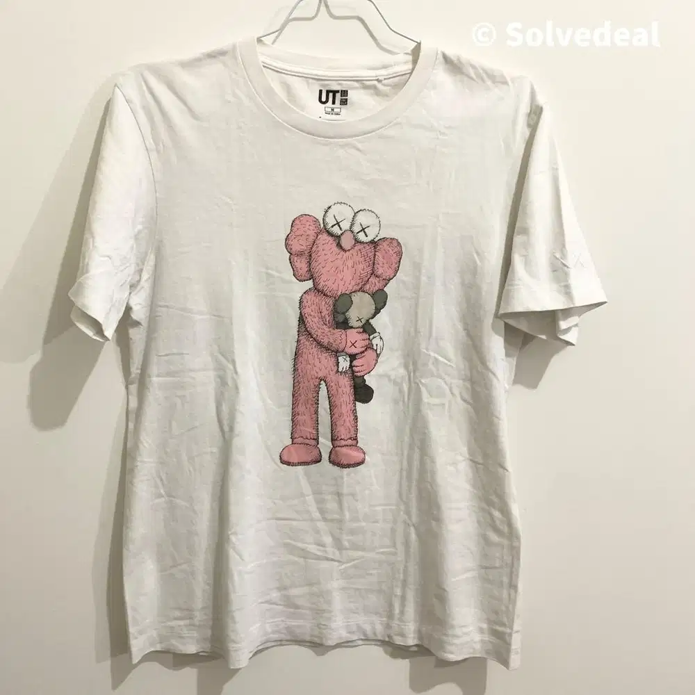 Kaos Uniqlo Kaws Pink BFF Putih Size M